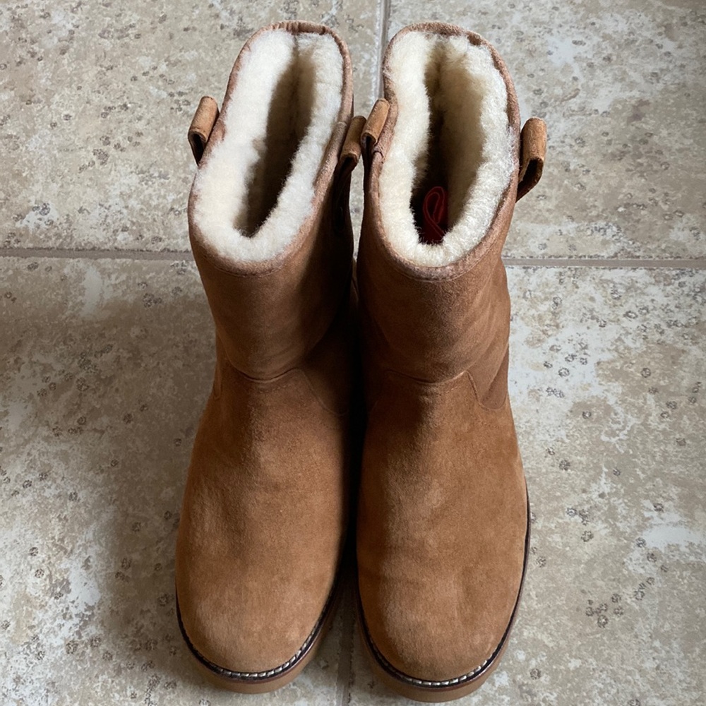UGG Men’s leather boot. Worn a few times. Size 10